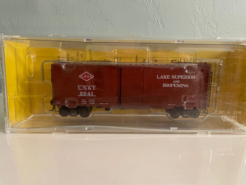 Kadee HO scale 4028 - 40' PS-1 Boxcar 6' Door Lake Superior & Ishpeming RD# 2241