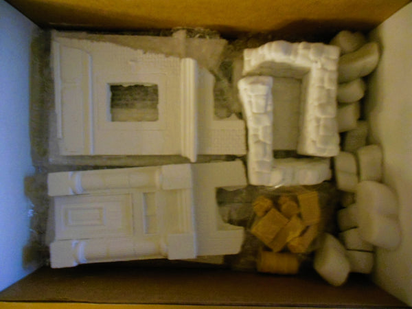 Custom Dioramics 1/35 Scale Berlin Street Corner - CD136 kit NOS Custom Dioramics 1/35 Scale Berlin Street Corner - CD136 kit NOS