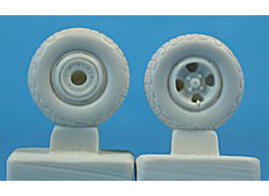 Ultracast 1/48 Spitfire 4-Spoke Wheels Block Tread - UC48140 Ultracast 1/48 Spitfire 4-Spoke Wheels Block Tread - UC48140