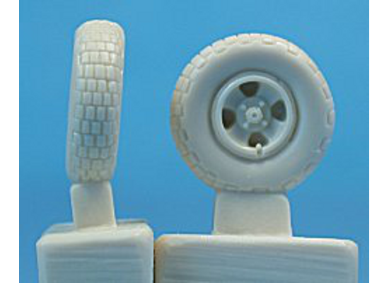Ultracast 1/48 Spitfire 4-Spoke Wheels Block Tread - UC48140 Ultracast 1/48 Spitfire 4-Spoke Wheels Block Tread - UC48140