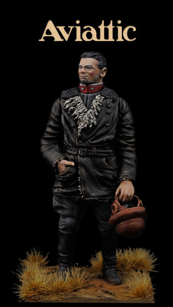 Aviattic 1/32 resin ATTRES20 WWI Italian pilot/observer standing - Diorama Aviattic 1/32 resin ATTRES20 WWI Italian pilot/observer standing - Diorama