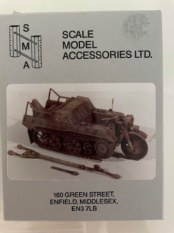 SMA 1/48 scale SMAAR005 Kettenkrad w/tow bar for ME262 & crew (2 figures)