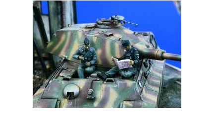 Verlinden 1/35 German Tankers at Rest (2 Figures) - #984