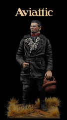 Aviattic 1/32 resin ATTRES20 WWI Italian pilot/observer standing - Diorama Aviattic 1/32 resin ATTRES20 WWI Italian pilot/observer standing - Diorama